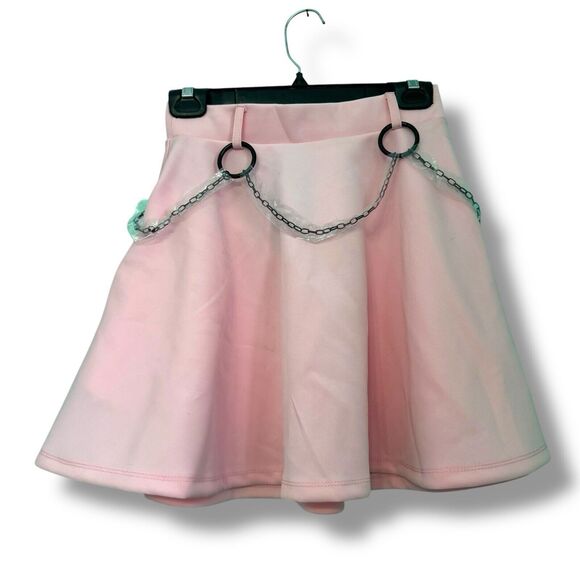 Hot Topic Dresses & Skirts - NEW Hot Topic Pastel Pink Pleated Mini O Chain Mini Skirt Size Small Ruffle Sexy
